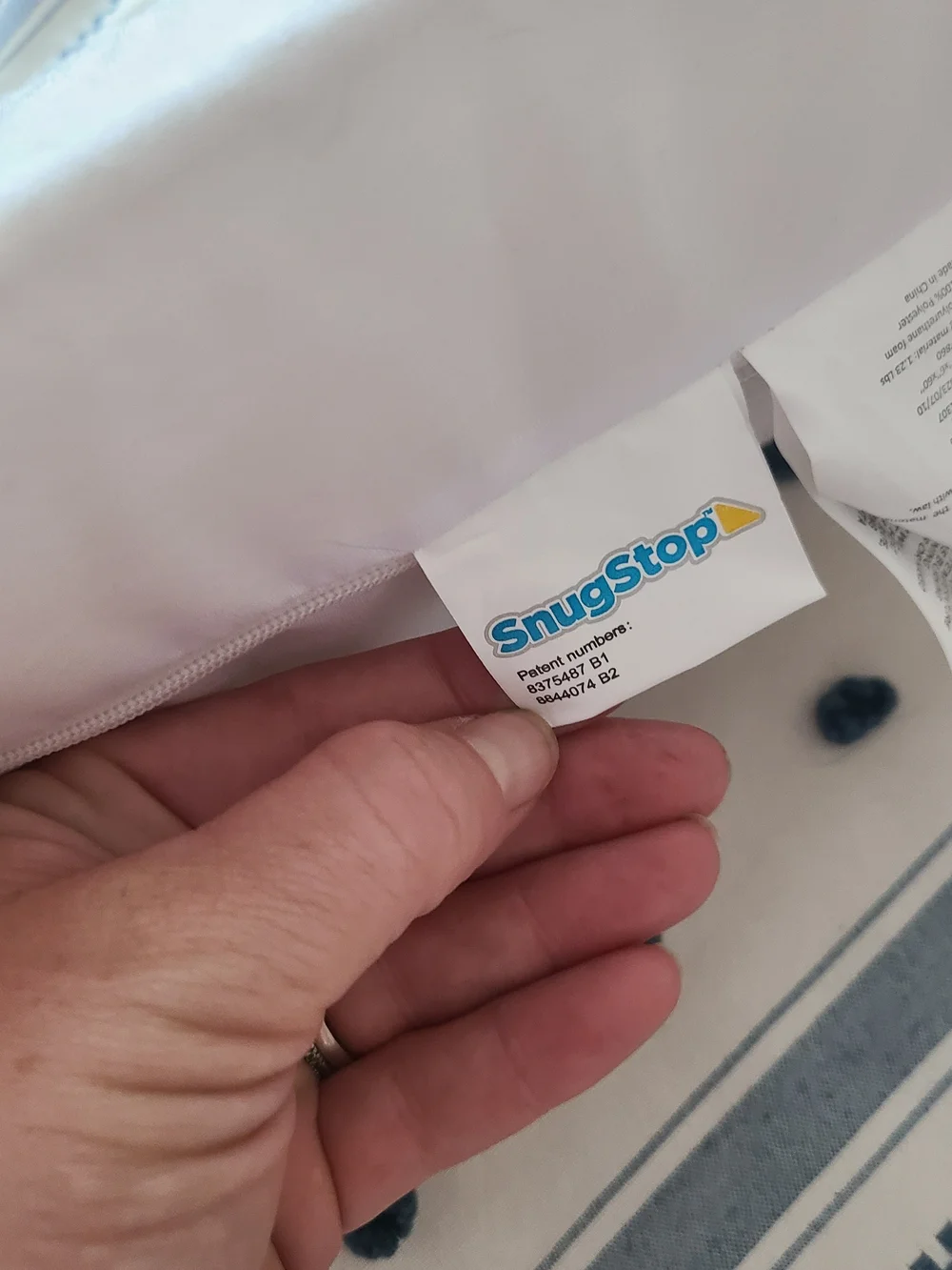 Snugstot Queen Size White Bed Wedge With Pockets